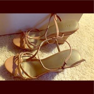 Nudge wedges